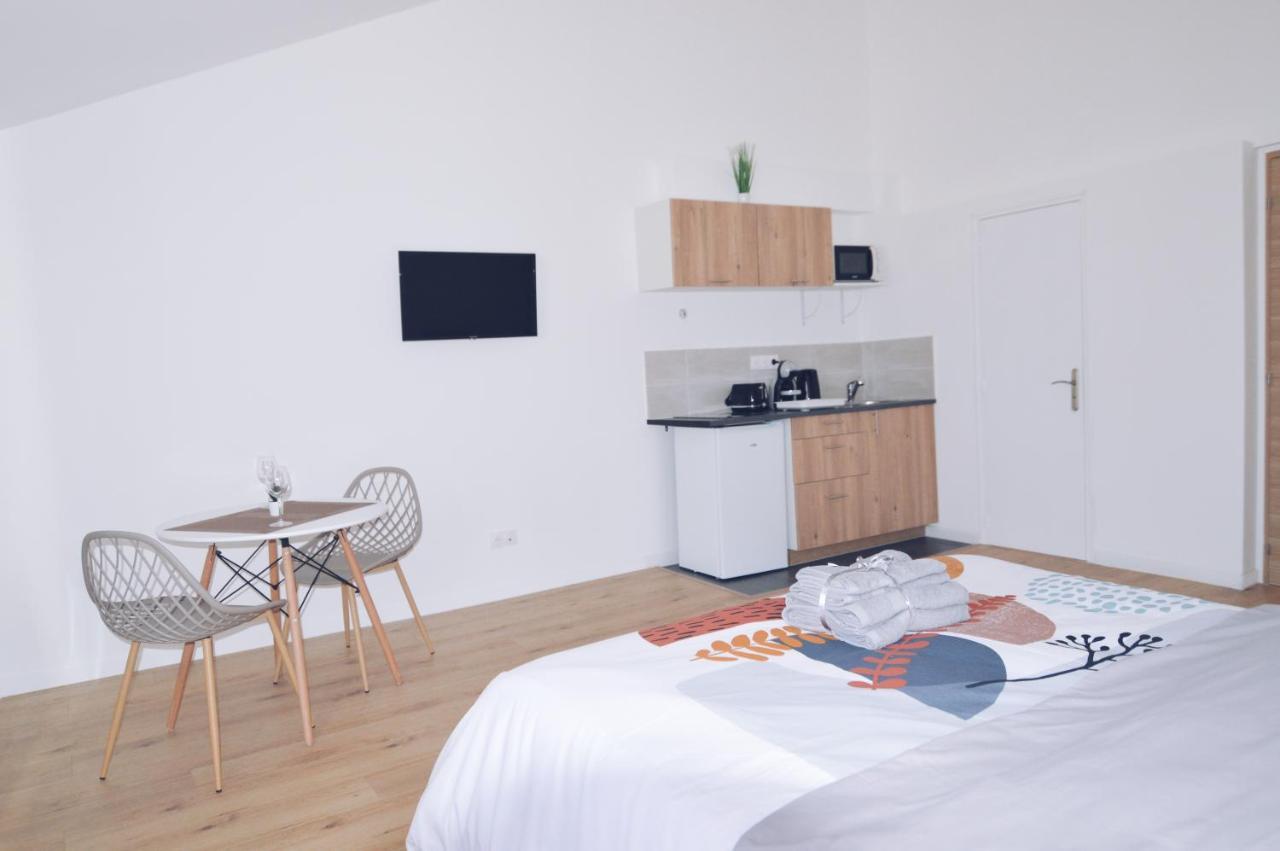 Studios Lsquare-Residence Chatellerault Bagian luar foto